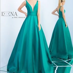 Mac Duggar size 10 - green ball gown :)